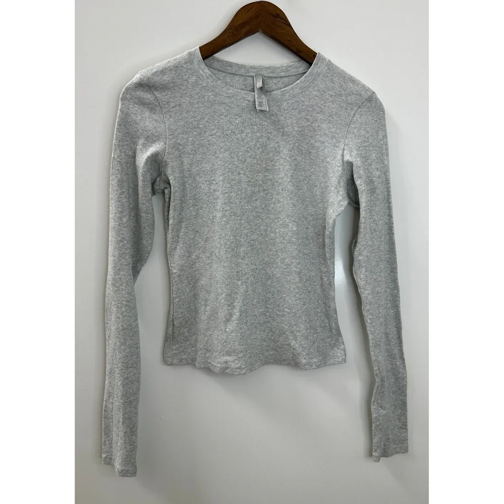 SKIMS Ribbed Cotton Blend Crew Neck Long Sleeve Large Top Light Heather Gray - Picture 2 of 12